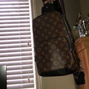 Louis vuttion cross body bag